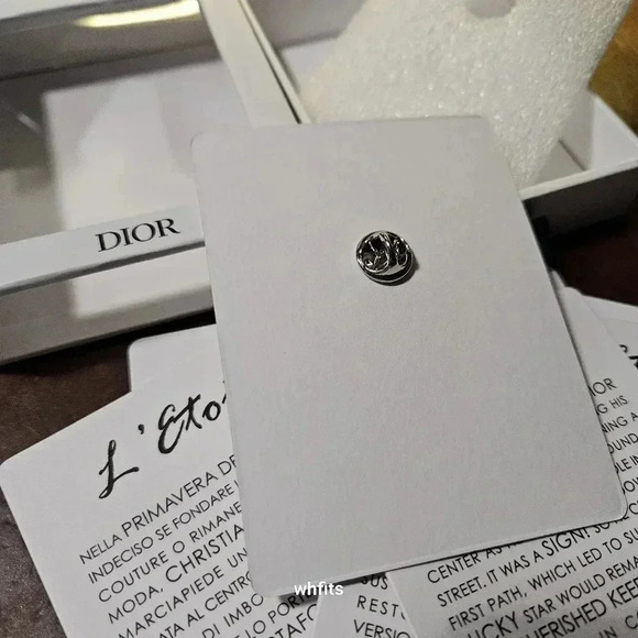 Christian Dior Gold Star Pin New in Box! - Picture 4 of 4